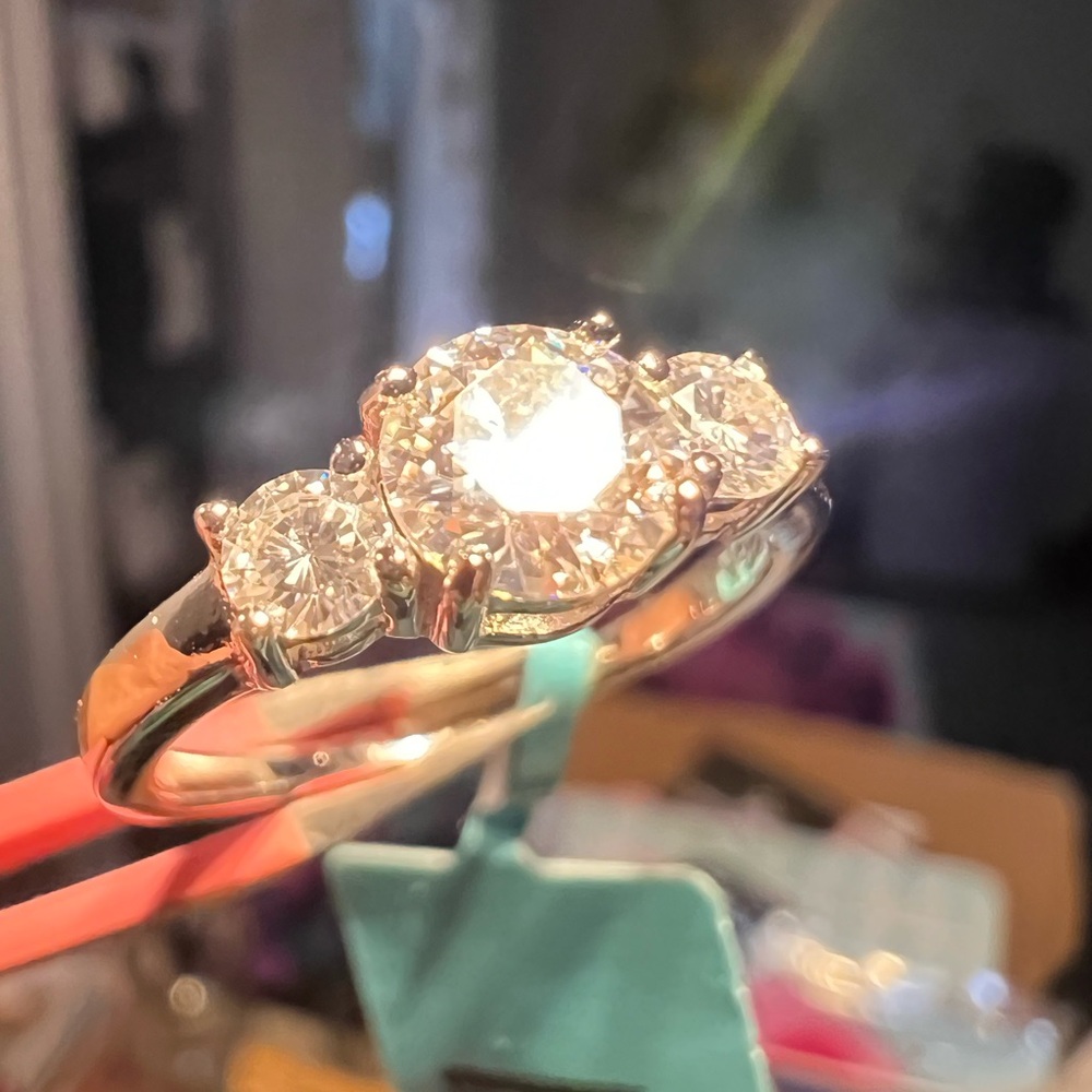 .91 Ct Moissanite and Sterling Silver Ring New with tags! Amazing sparkle!
